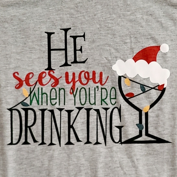 Tops - 🎅 NWOT 🍺🍸 "He Sees You When You're Drinking" 3/4 sleeve t-shirt